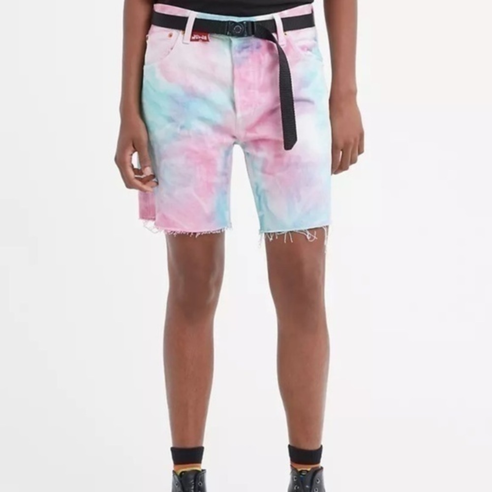 LEVI’S® PRIDE 501® '93 CUT-OFF 7 IN. SHORTS​